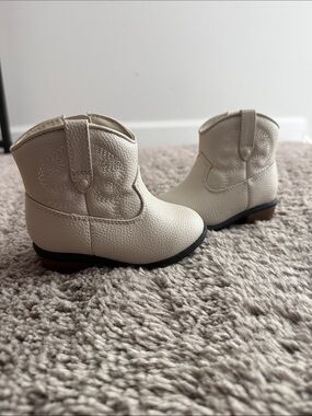 Cat & Jack Cream Girls' Western Ankle Booties